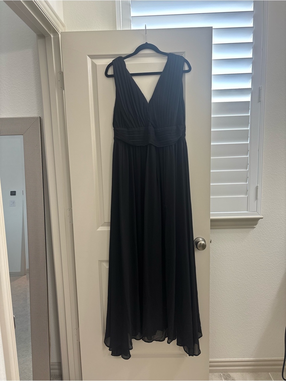 Elegant Black V-Neck Sleeveless Maxi Dress
